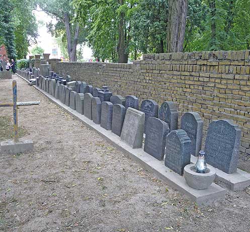 Lapidarium Friedhof Meseritz mit 94 Grabsteinen von deutschen Friedhfen