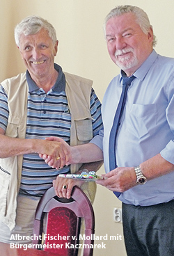 Albrecht Fischer v. Mollard mit Bürgermeister Kaczmarek