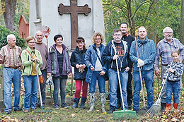 Auf dem alten katholischen Friedhof Meseritz wurde aufgeräumt