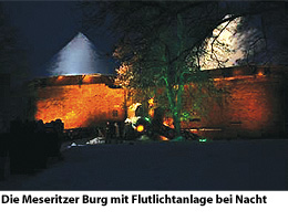 Burg Meseritz mit Flutlichtanlage