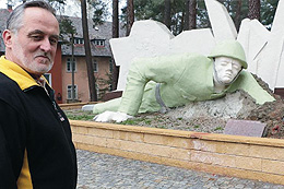 sowjetisches miltärische Ehrendenkmal im Regenwurmlager, Gemeinde Meseritz