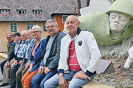 Regenwurmlager bei Meseritz: Obelisk des Soldaten zum Abriß vorgesehenes Objekt?