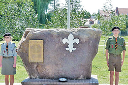 Birnbaum 2019: Aus Anlaß des 75. Jahrestags der Massenverhaftungen trafen sich Vertreter des Gemeinde- und Stadtrats am Denkmal der Gefallenen Pfadfinder